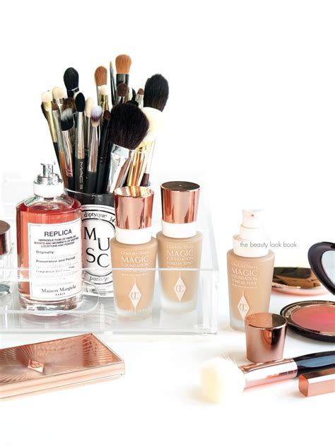The Ultimate Tool for a Perfect Complexion: Unveiling the Magic of the Foundation Brush